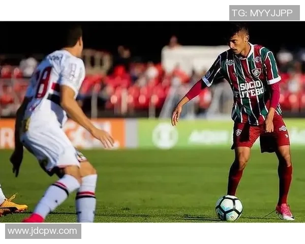 解放者杯巅峰对决克鲁塞罗迎战弗拉门戈激情四溢的足球盛宴