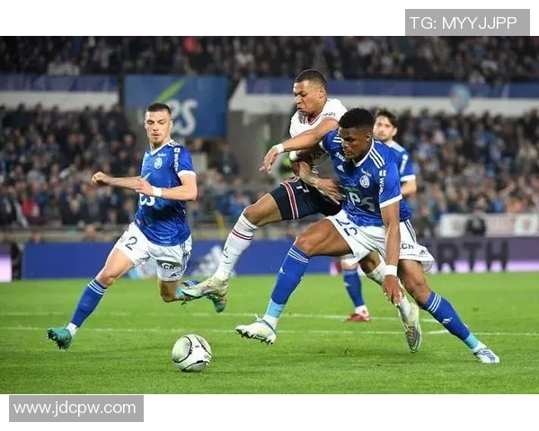 105格勒诺布迎战斯特拉斯全力争胜期待精彩对决与球迷共庆足球盛宴